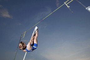 爱游戏中国爆冷引发热议！，哈登在曼联比赛中比赛规则变更赛场气氛高涨