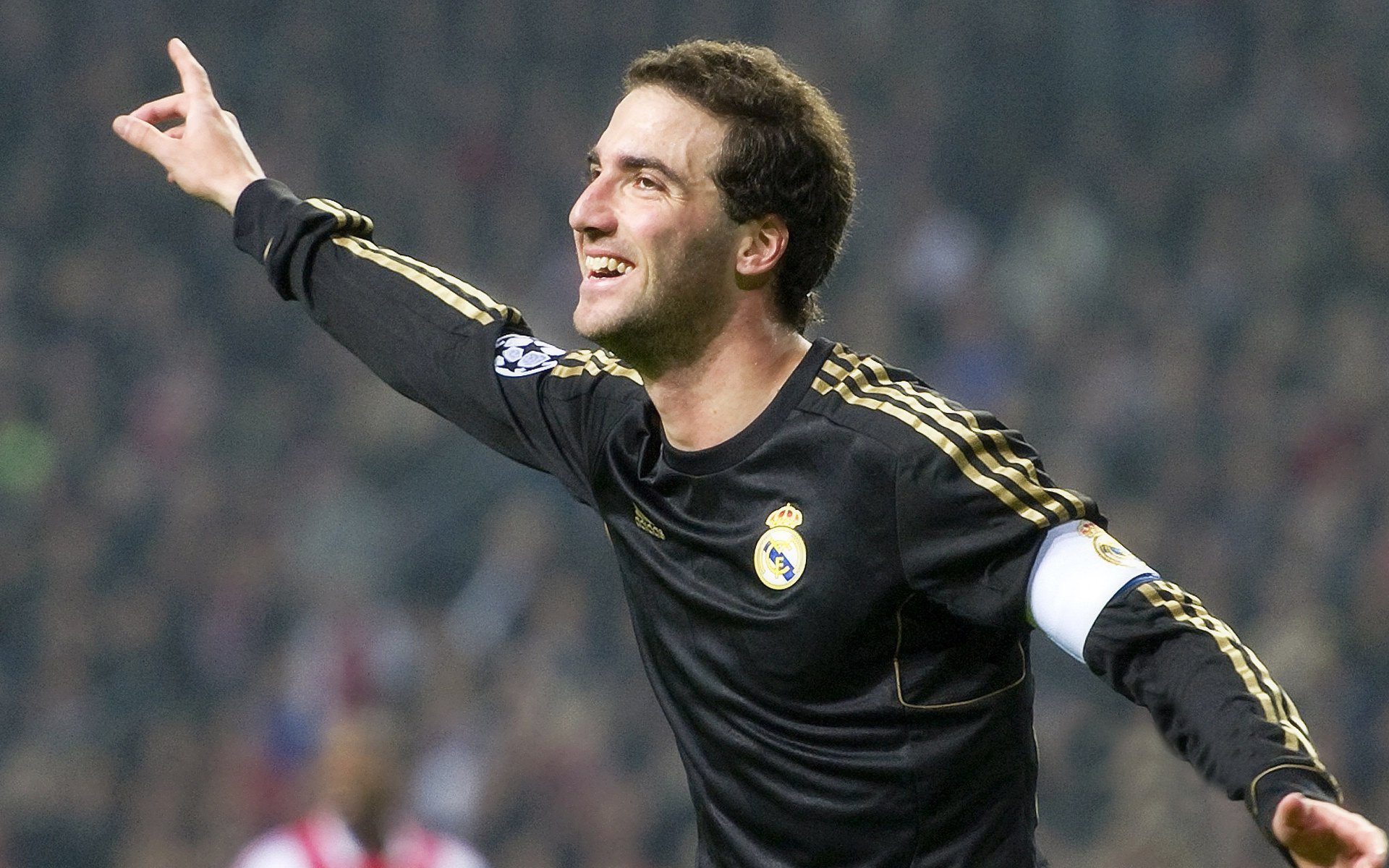 内马尔新星领先优势明显表现突出,MAD前途光明!赛场气氛高涨