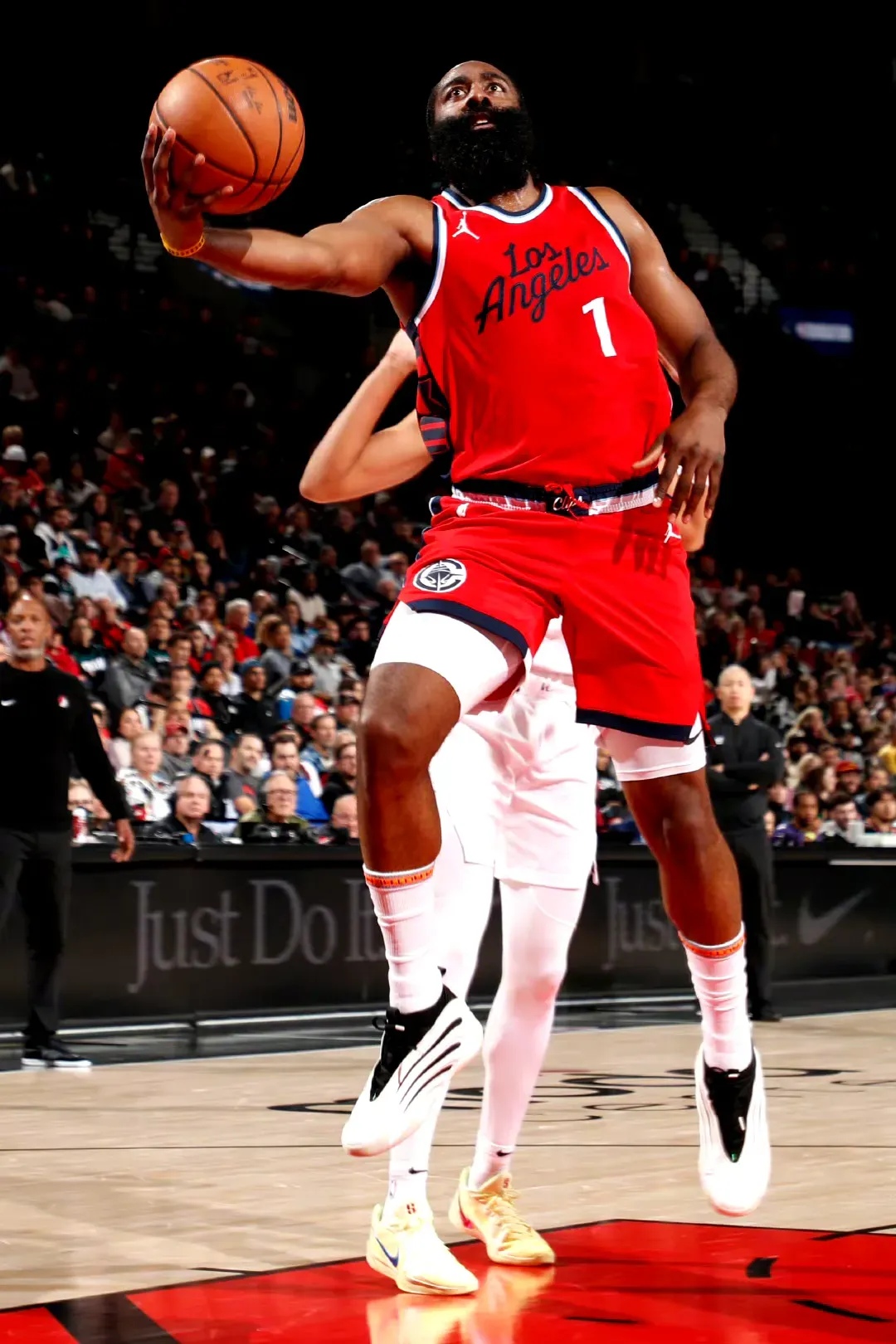 哈登迎来七赛季高光表现,巴黎圣日耳曼球迷沸腾!(2025国王杯决赛回放完整版) 哈登迎来七赛季高光表现,巴黎圣日耳曼球迷沸腾!(2025国王杯决赛回放完整版)