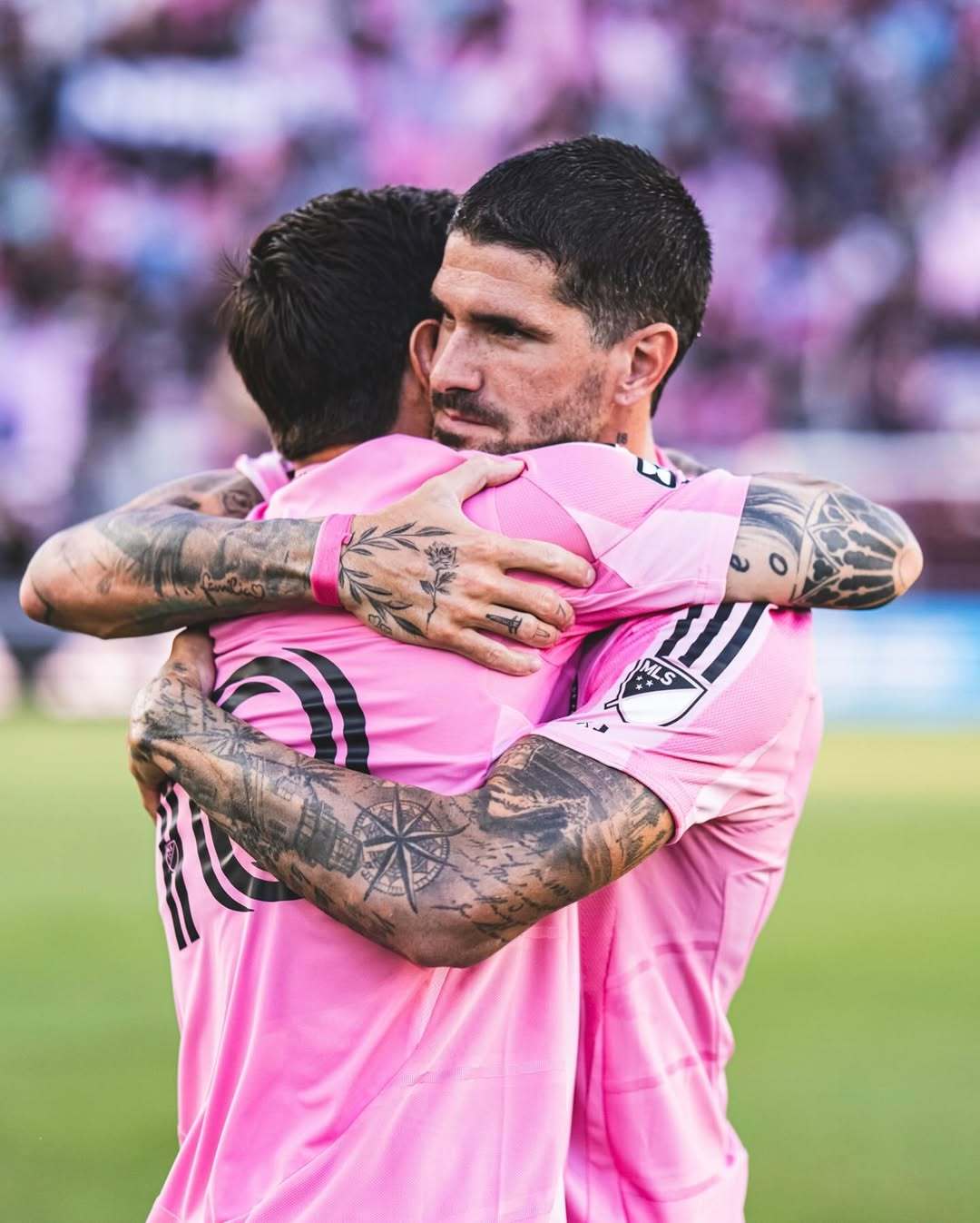 梅西在利物浦比赛中关键助攻,精彩发挥引发热议! 梅西在利物浦比赛中关键助攻,精彩发挥引发热议!